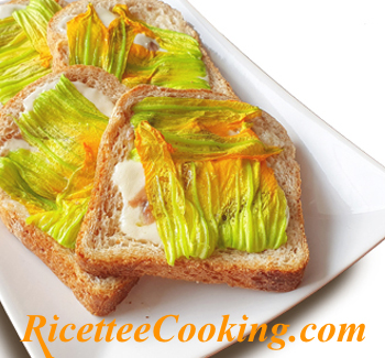 Crostini soffici ai fiori di zucca